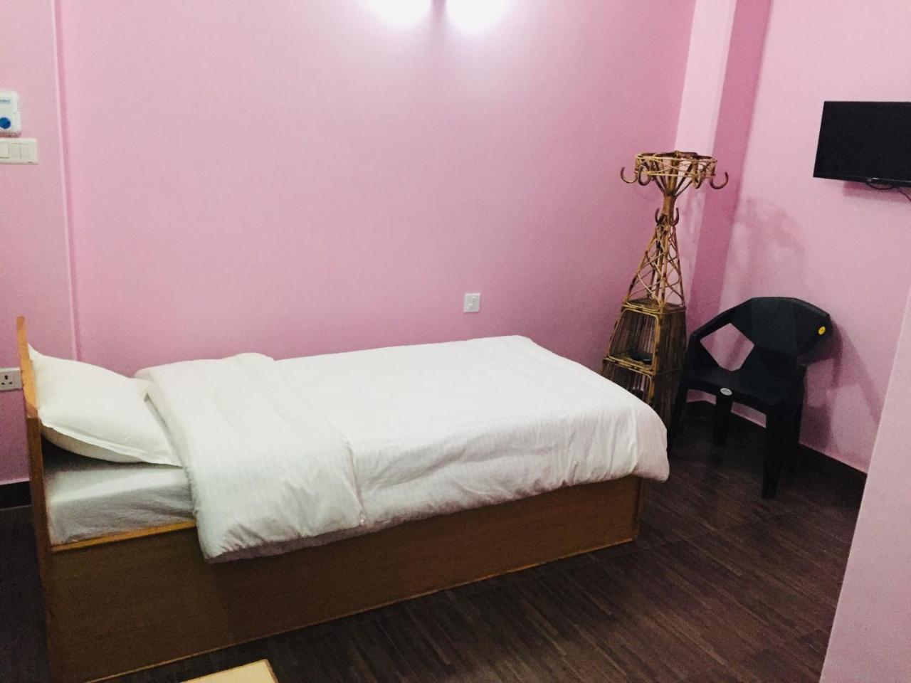 Obey Guest House Pokhara Exterior photo