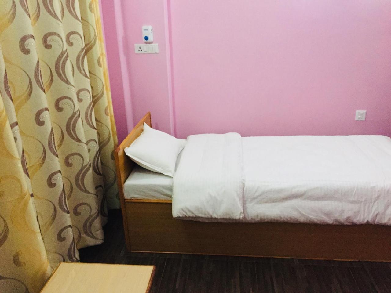 Obey Guest House Pokhara Exterior photo